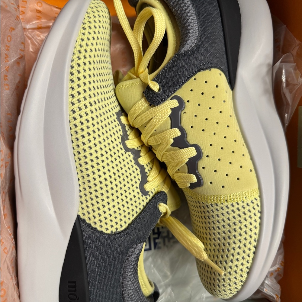 NIB $90 off MOSHN RHYTHM